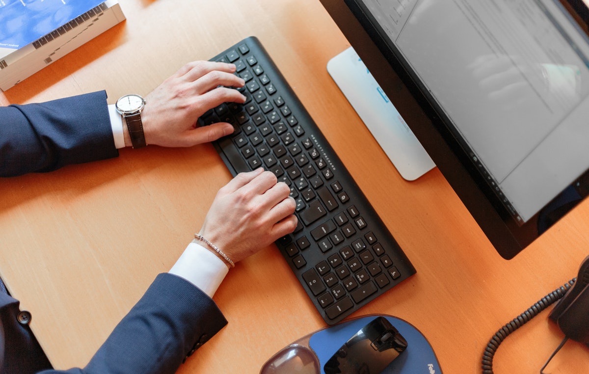 busy-computer-keyboard-hands-2058128 (1)